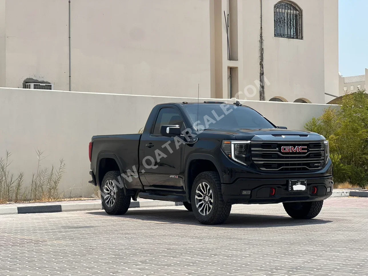 GMC  Sierra  AT4  2023  Automatic  39,000 Km  8 Cylinder  Four Wheel Drive (4WD)  Pick Up  Black  With Warranty