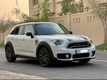 Mini  Cooper  CountryMan  2018  Automatic  106,000 Km  4 Cylinder  Rear Wheel Drive (RWD)  Hatchback  White