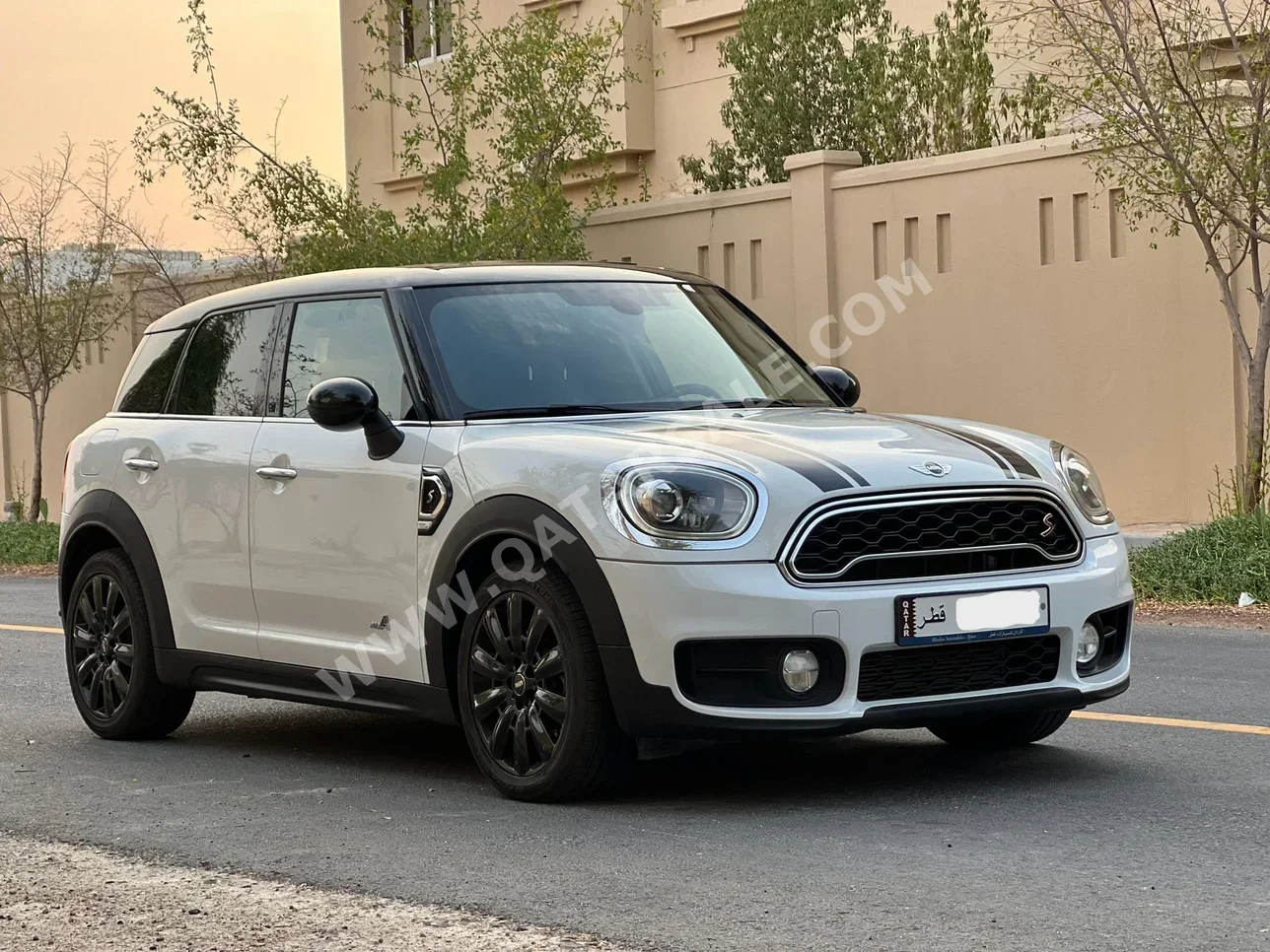 Mini  Cooper  CountryMan  2018  Automatic  106,000 Km  4 Cylinder  Rear Wheel Drive (RWD)  Hatchback  White