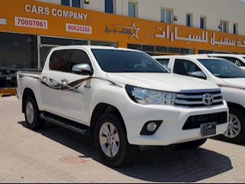 Toyota  Hilux  SR5  2017  Automatic  135,000 Km  4 Cylinder  Four Wheel Drive (4WD)  Pick Up  White