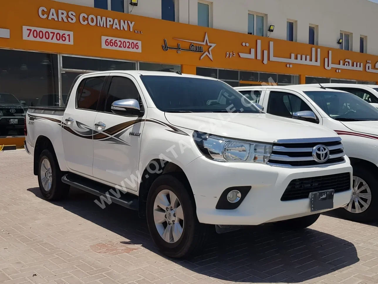 Toyota  Hilux  SR5  2017  Automatic  135,000 Km  4 Cylinder  Four Wheel Drive (4WD)  Pick Up  White