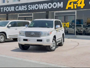 Toyota  Land Cruiser  GXR  2013  Automatic  239٬000 Km  6 Cylinder  Four Wheel Drive (4WD)  SUV  White