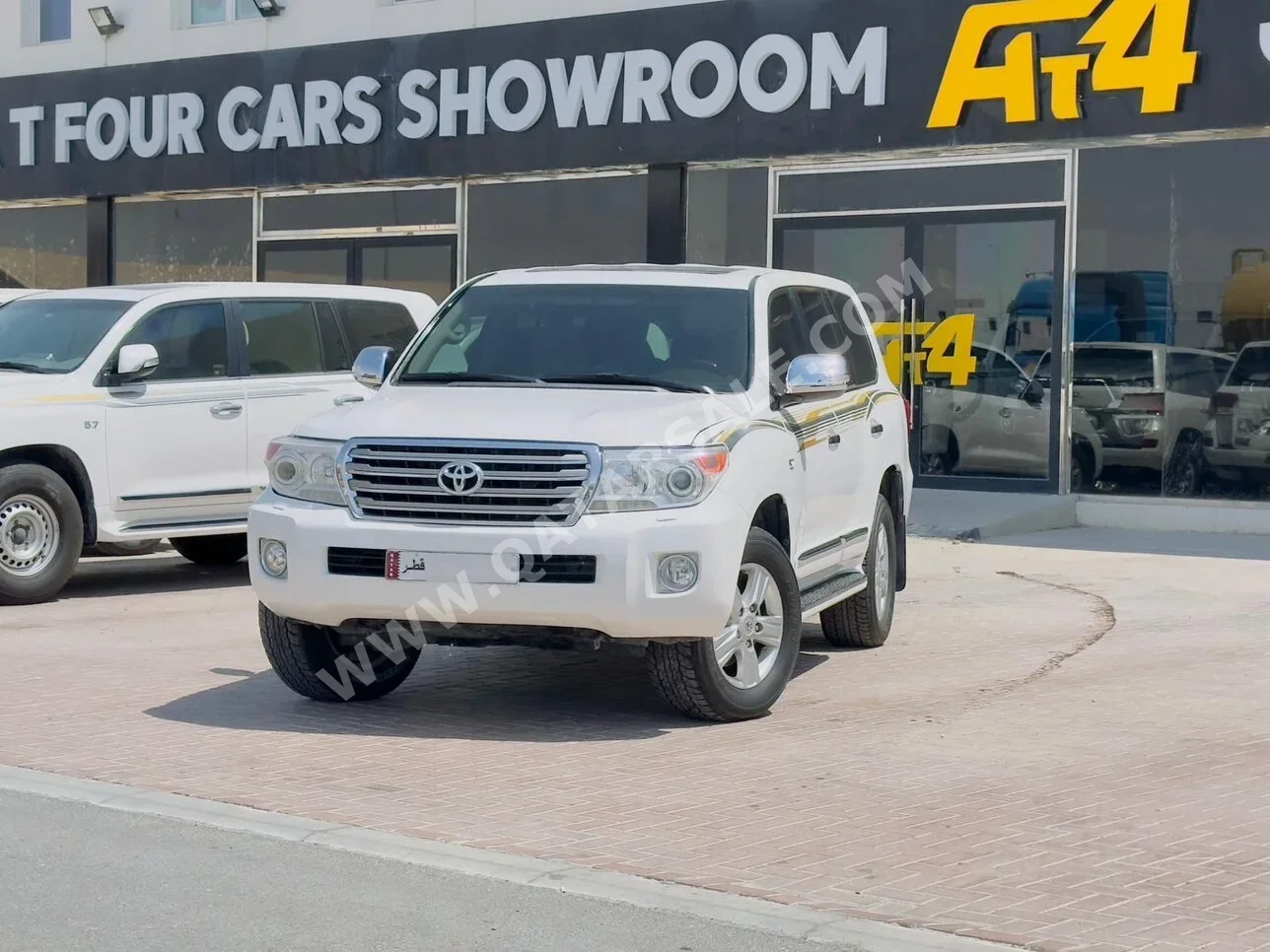 Toyota  Land Cruiser  GXR  2013  Automatic  239٬000 Km  6 Cylinder  Four Wheel Drive (4WD)  SUV  White