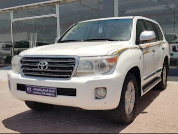 Toyota  Land Cruiser  VXR  2014  Automatic  445,000 Km  8 Cylinder  Four Wheel Drive (4WD)  SUV  White