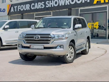 Toyota  Land Cruiser  VXR  2020  Automatic  77٬000 Km  8 Cylinder  Four Wheel Drive (4WD)  SUV  Silver