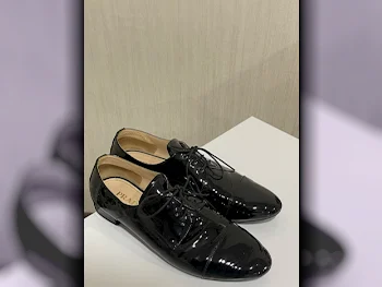 أحذية برادا  جلد اصلي  أسود مقاس 38  نسائي