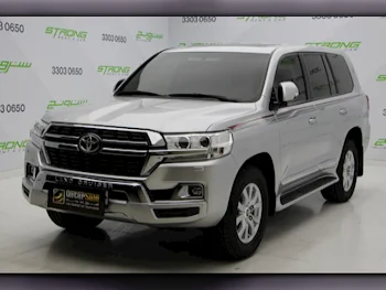 Toyota  Land Cruiser  GXR  2021  Automatic  14٬900 Km  8 Cylinder  Four Wheel Drive (4WD)  SUV  Silver  With Warranty