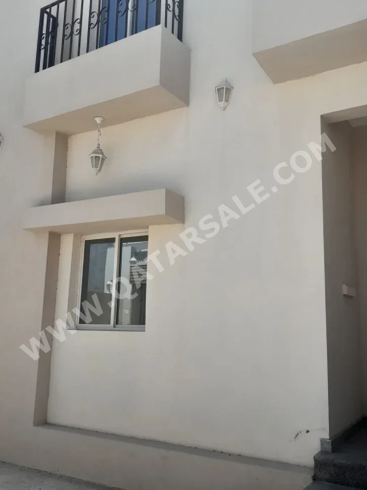 Family Residential  - Not Furnished  - Al Daayen  - Sumaysimah  - 6 Bedrooms