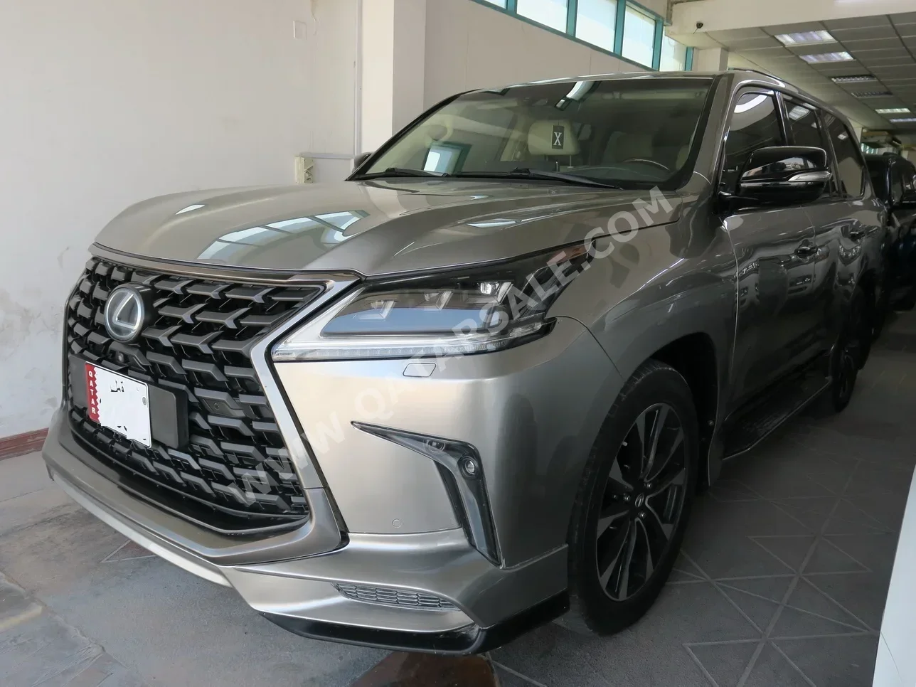 Lexus  LX  570  2017  Automatic  187,000 Km  8 Cylinder  Four Wheel Drive (4WD)  SUV  Sonic Titanium