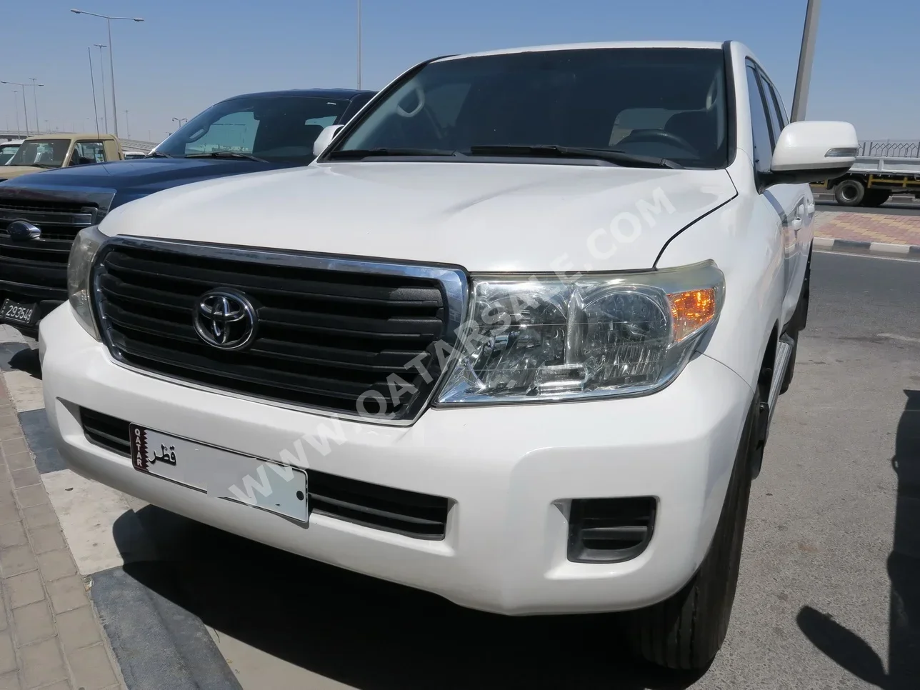 Toyota  Land Cruiser  G  2014  Automatic  275,000 Km  6 Cylinder  Four Wheel Drive (4WD)  SUV  White