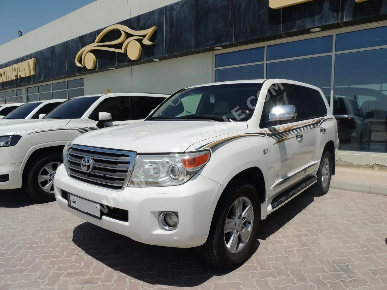 Toyota  Land Cruiser  VXR  2013  Automatic  370,000 Km  8 Cylinder  Four Wheel Drive (4WD)  SUV  White