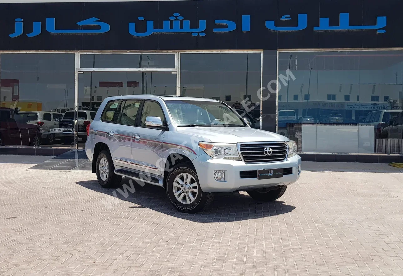 Toyota  Land Cruiser  GXR  2013  Automatic  251٬000 Km  8 Cylinder  Four Wheel Drive (4WD)  SUV  Sky Blue