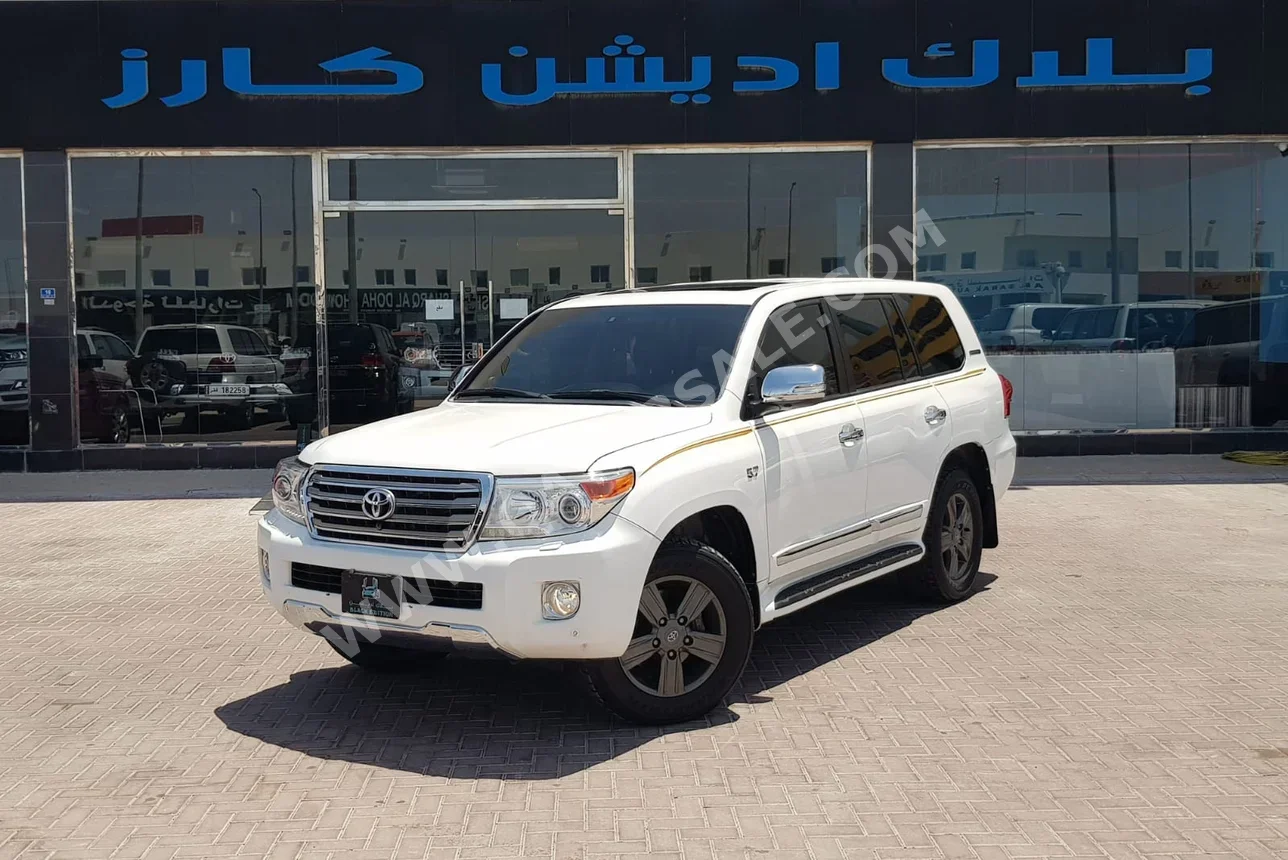 Toyota  Land Cruiser  VXR  2015  Automatic  362,000 Km  8 Cylinder  Four Wheel Drive (4WD)  SUV  White