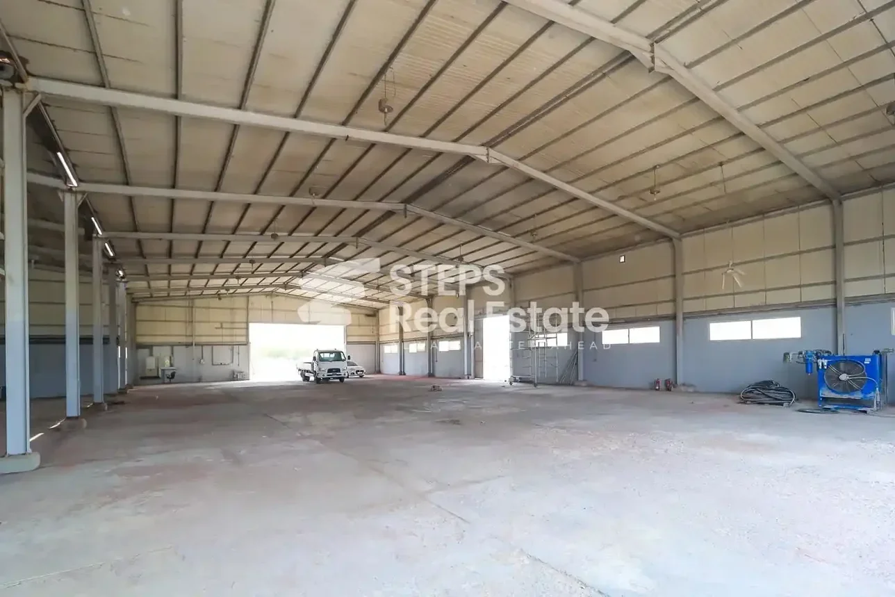 Warehouses & Stores - Al Wakrah  - Mesaieed  -Area Size: 4600 Square Meter