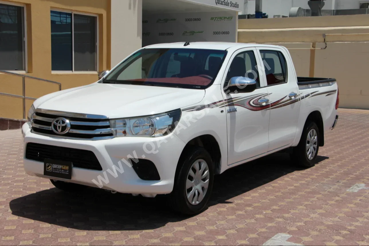 Toyota  Hilux  2016  Manual  187٬000 Km  4 Cylinder  Rear Wheel Drive (RWD)  Pick Up  White