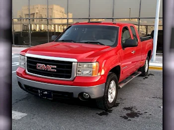 GMC  Sierra  Z71  2008  Automatic  400,000 Km  8 Cylinder  Four Wheel Drive (4WD)  Pick Up  Red