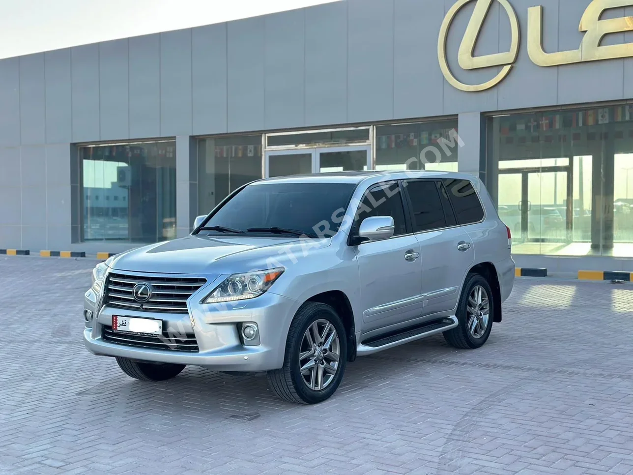 Lexus  LX  570  2013  Automatic  272,000 Km  8 Cylinder  Four Wheel Drive (4WD)  SUV  Silver