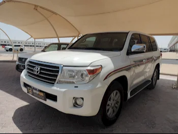 Toyota  Land Cruiser  GXR  2012  Automatic  437,000 Km  8 Cylinder  Four Wheel Drive (4WD)  SUV  White