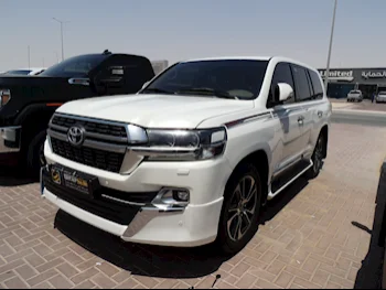 Toyota  Land Cruiser  GXR- Grand Touring  2020  Automatic  156,000 Km  8 Cylinder  Four Wheel Drive (4WD)  SUV  White