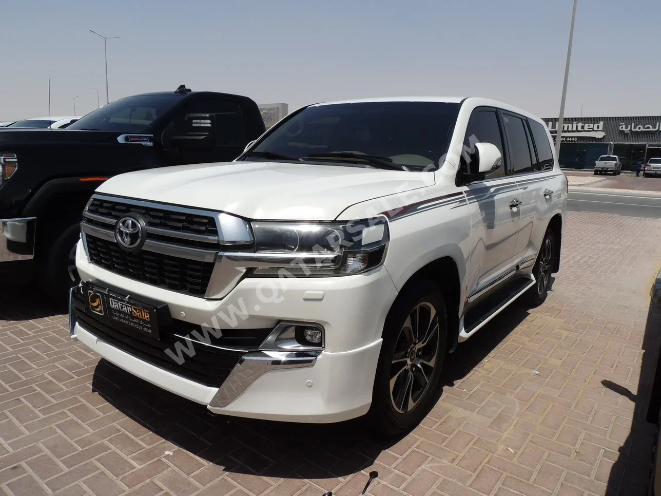 Toyota  Land Cruiser  GXR- Grand Touring  2020  Automatic  156,000 Km  8 Cylinder  Four Wheel Drive (4WD)  SUV  White