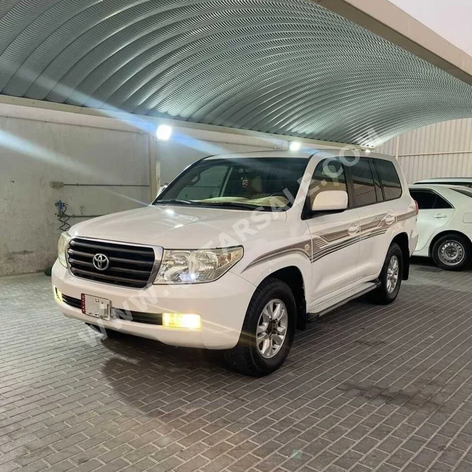 Toyota  Land Cruiser  GX  2008  Automatic  300,000 Km  6 Cylinder  Four Wheel Drive (4WD)  SUV  White