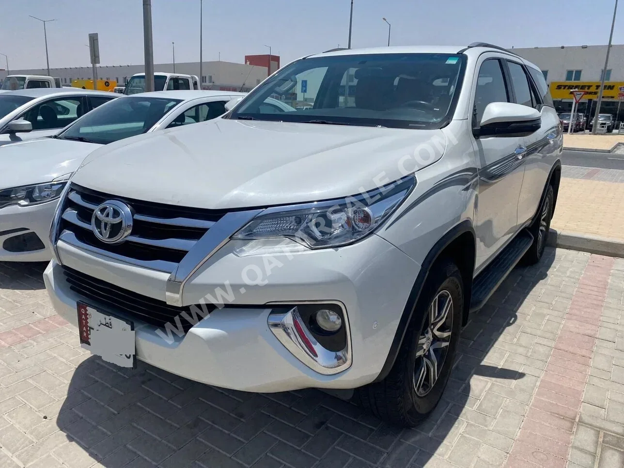 Toyota  Fortuner  2019  Automatic  142,000 Km  4 Cylinder  Four Wheel Drive (4WD)  SUV  White