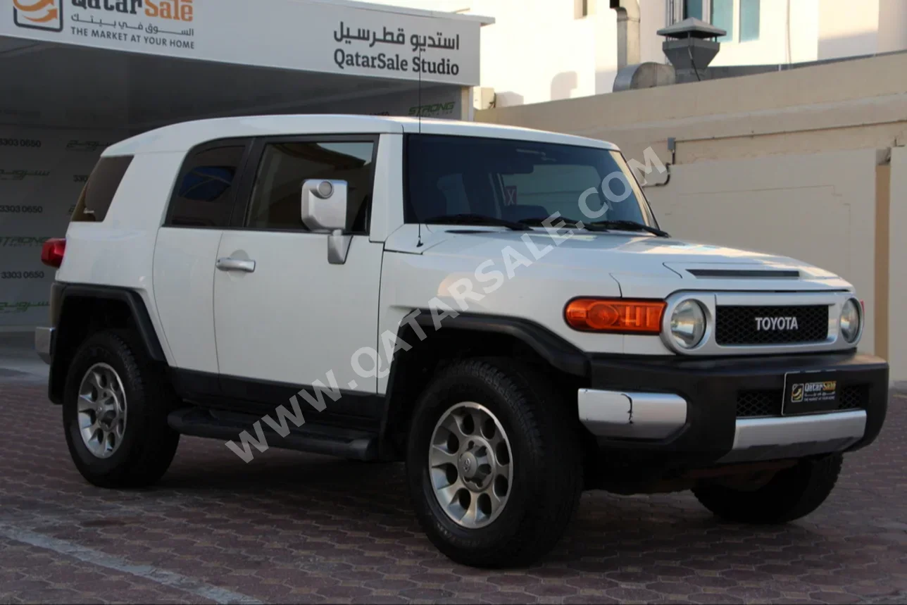 Toyota  FJ Cruiser  2011  Automatic  151,000 Km  6 Cylinder  Four Wheel Drive (4WD)  SUV  White