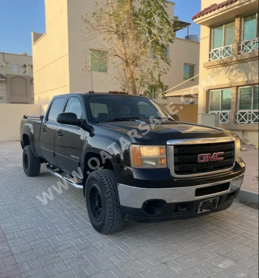 GMC  Sierra  2500 HD  2011  Automatic  209,470 Km  8 Cylinder  All Wheel Drive (AWD)  Pick Up  Black