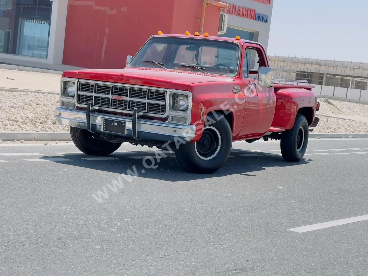 GMC  Sierra  Classic  1979  Automatic  200,000 Km  8 Cylinder  Rear Wheel Drive (RWD)  Pick Up  Red