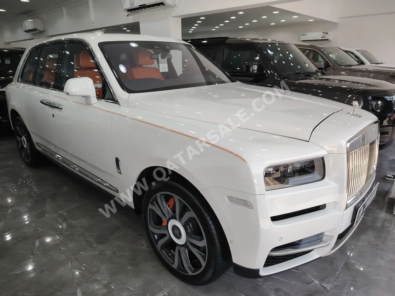 Rolls-Royce  Cullinan  2022  Automatic  9٬000 Km  12 Cylinder  Four Wheel Drive (4WD)  SUV  White  With Warranty