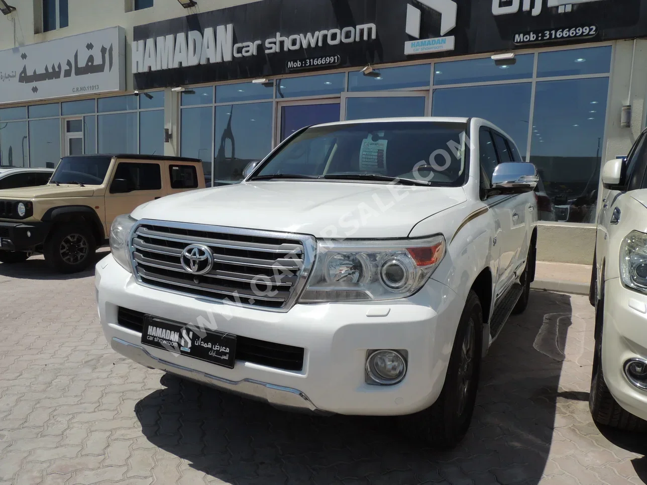 Toyota  Land Cruiser  VXR  2013  Automatic  299,000 Km  8 Cylinder  Four Wheel Drive (4WD)  SUV  White