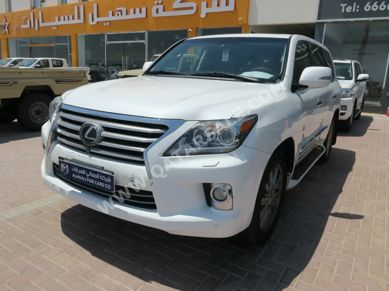 Lexus  LX  570  2013  Automatic  380,000 Km  8 Cylinder  Four Wheel Drive (4WD)  SUV  White