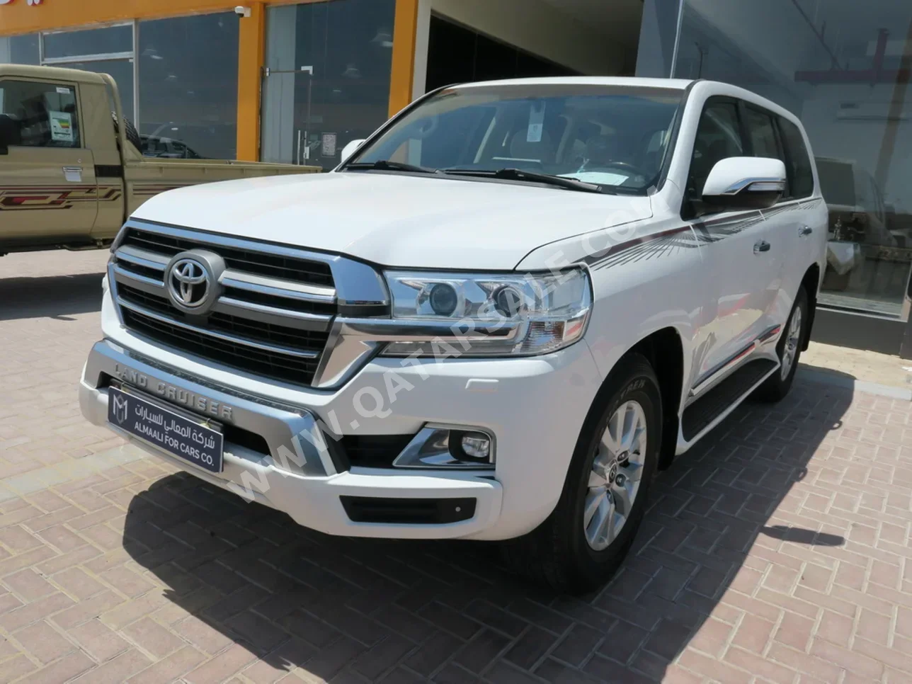 Toyota  Land Cruiser  GXR  2019  Automatic  270,000 Km  8 Cylinder  Four Wheel Drive (4WD)  SUV  White