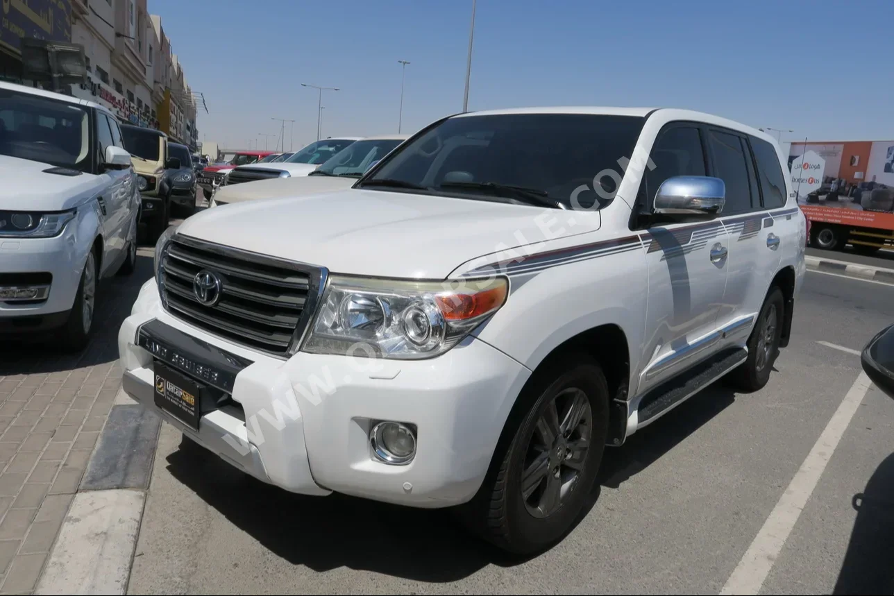 Toyota  Land Cruiser  GXR  2015  Automatic  358,000 Km  8 Cylinder  Four Wheel Drive (4WD)  SUV  White