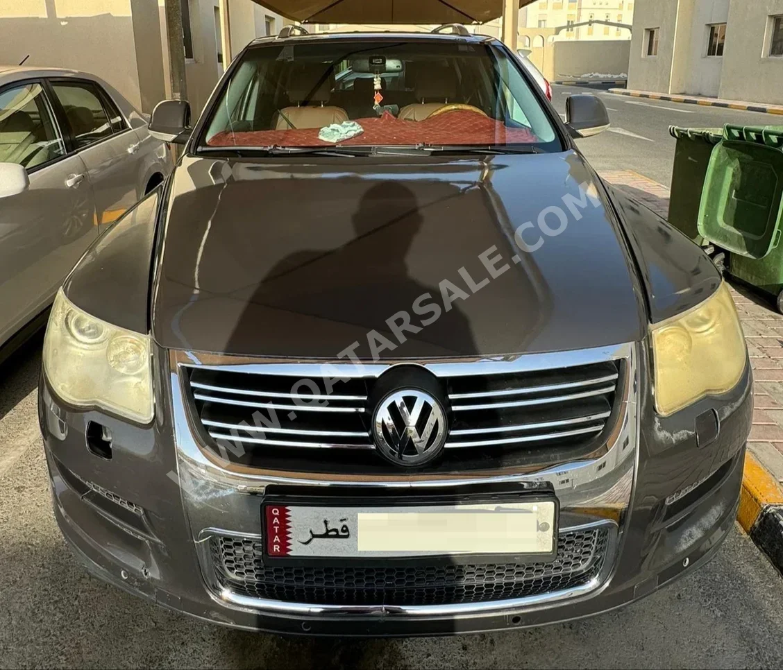 Volkswagen  Touareg  2009  Automatic  180,000 Km  8 Cylinder  SUV  Black