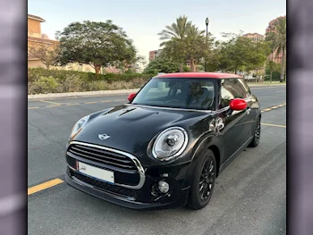 Mini  Cooper  2018  Automatic  87,000 Km  3 Cylinder  Front Wheel Drive (FWD)  Hatchback  Black and Red