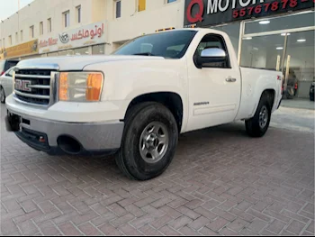 GMC  Sierra  1500  2013  Automatic  277,000 Km  8 Cylinder  Four Wheel Drive (4WD)  Pick Up  White