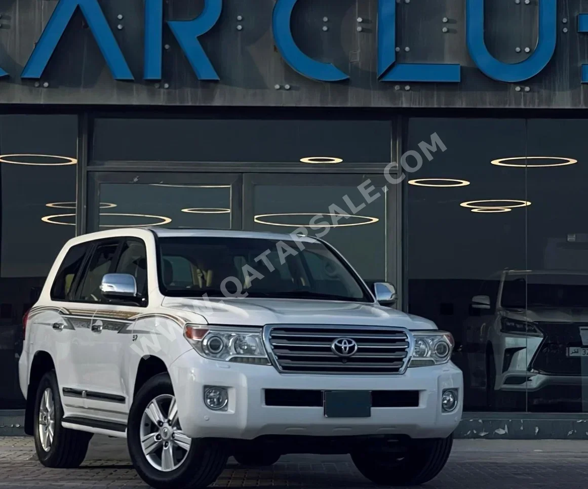 Toyota  Land Cruiser  VXR  2013  Automatic  300٬000 Km  8 Cylinder  Four Wheel Drive (4WD)  Sedan  White