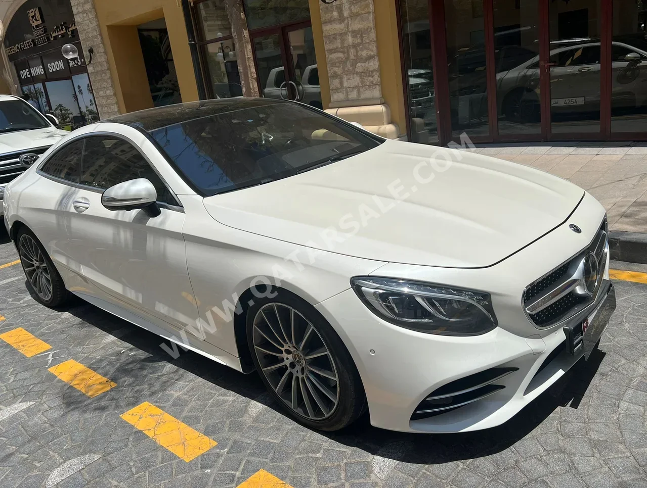 Mercedes-Benz  S-Class  560  2018  Automatic  165,000 Km  8 Cylinder  Rear Wheel Drive (RWD)  Sedan  White