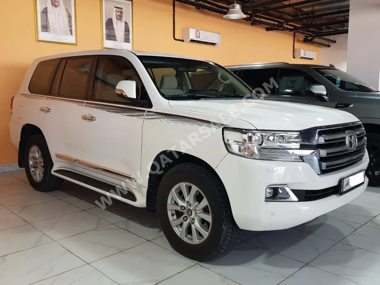 Toyota  Land Cruiser  GXR  2019  Automatic  244,000 Km  8 Cylinder  Four Wheel Drive (4WD)  SUV  White