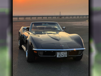 شفروليه  كورفيت  ستينغراي  1971  اوتوماتيك  235,000 كم  8 سلندر  دفع خلفي  كلاسك  أسود