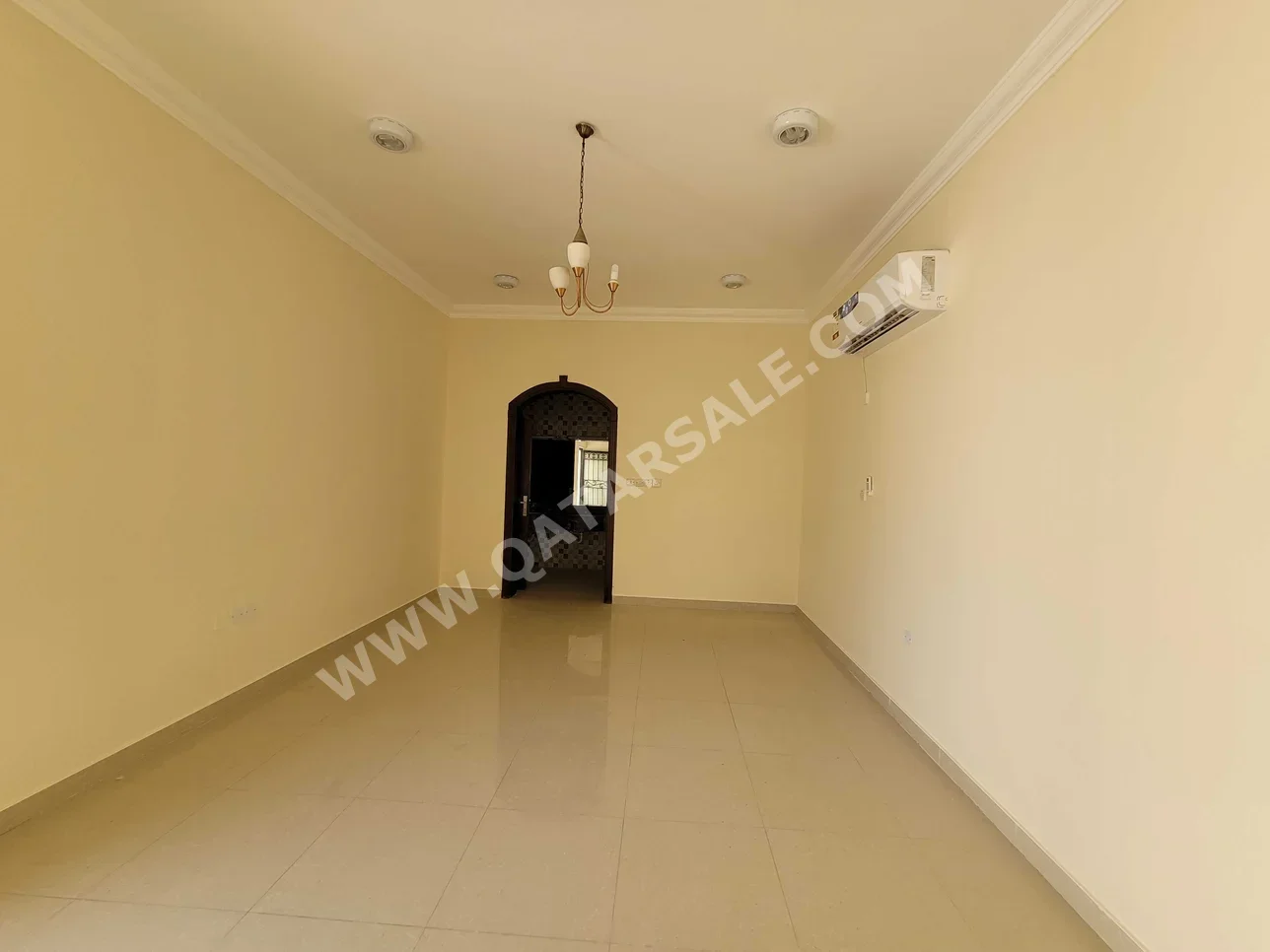 Family Residential  - Not Furnished  - Al Rayyan  - Ain Khaled  - 6 Bedrooms