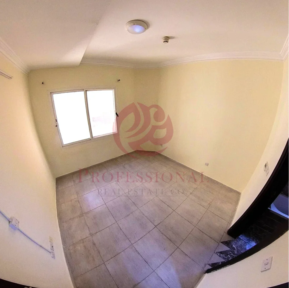 2 Bedrooms  Apartment  For Rent  in Doha -  Umm Ghuwailina  Not Furnished