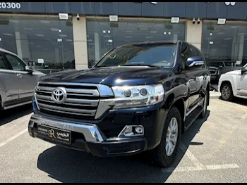 Toyota  Land Cruiser  GXR  2018  Automatic  156٬000 Km  8 Cylinder  Four Wheel Drive (4WD)  SUV  Blue