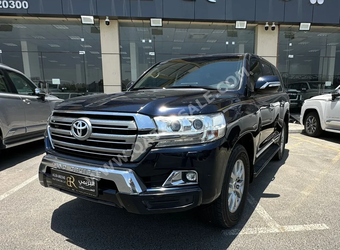 Toyota  Land Cruiser  GXR  2018  Automatic  156٬000 Km  8 Cylinder  Four Wheel Drive (4WD)  SUV  Blue