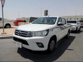 Toyota  Hilux  2017  Automatic  235,000 Km  4 Cylinder  Four Wheel Drive (4WD)  Pick Up  White