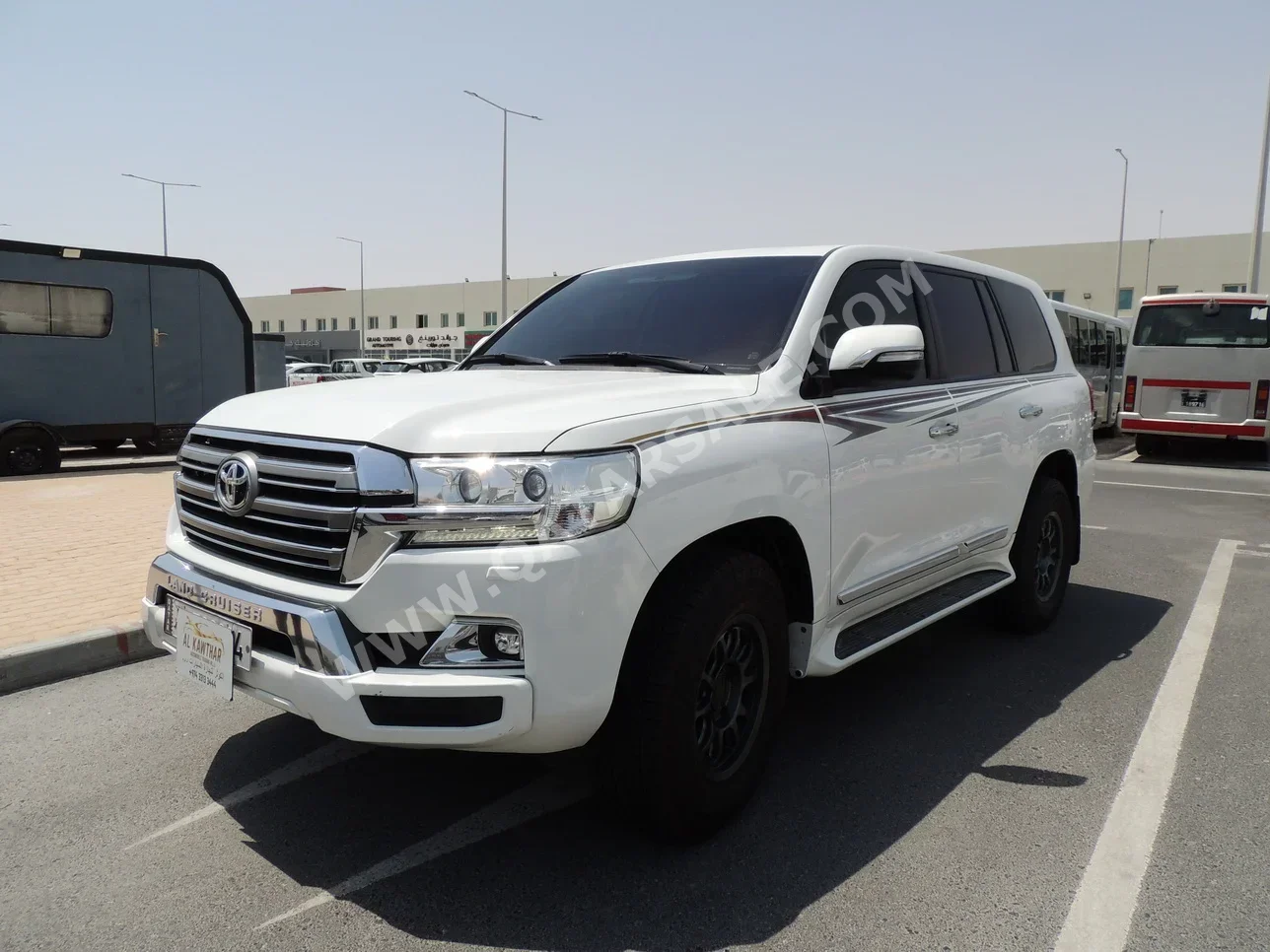 Toyota  Land Cruiser  GXR  2018  Automatic  195,000 Km  8 Cylinder  Four Wheel Drive (4WD)  SUV  White