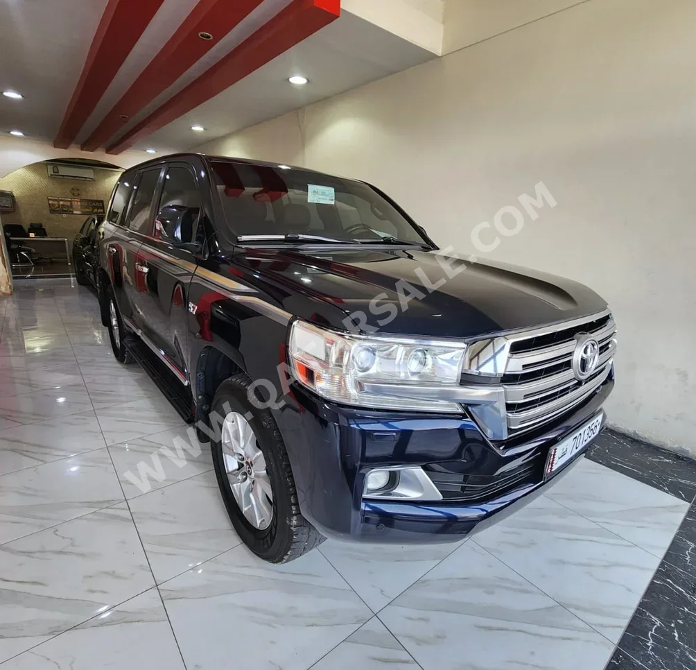 Toyota  Land Cruiser  VXR  2018  Automatic  176٬000 Km  8 Cylinder  Four Wheel Drive (4WD)  SUV  Blue