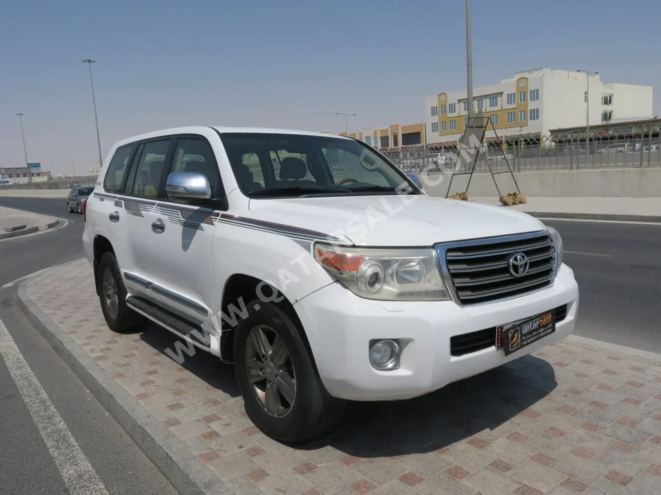 Toyota  Land Cruiser  GXR  2015  Automatic  402,000 Km  6 Cylinder  Four Wheel Drive (4WD)  SUV  White