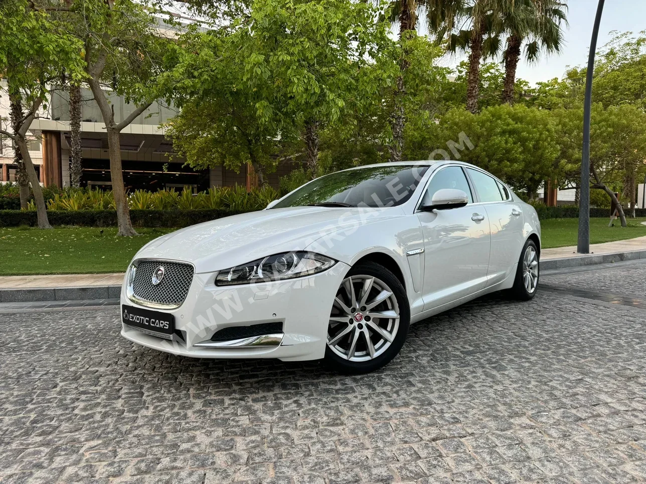 Jaguar  XF  2015  Automatic  70,000 Km  4 Cylinder  Rear Wheel Drive (RWD)  Sedan  White